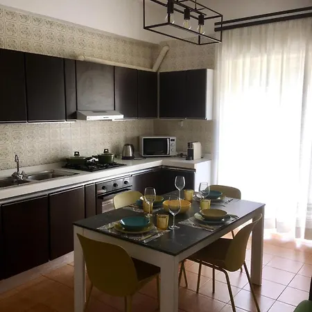 Melinda House 公寓 *
