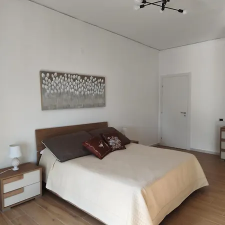 Melinda House 公寓 切法卢